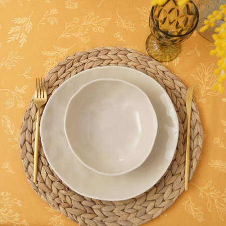 Скатерть декоративная  145х145 "Радушная хозяйка (Традиция)" (Ботаника охра)